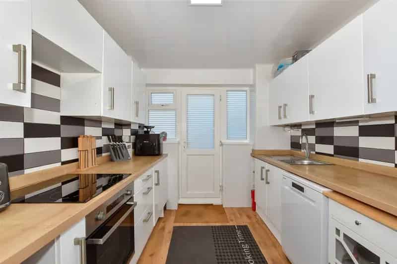 3 Bedroom End Terrace House for Sale