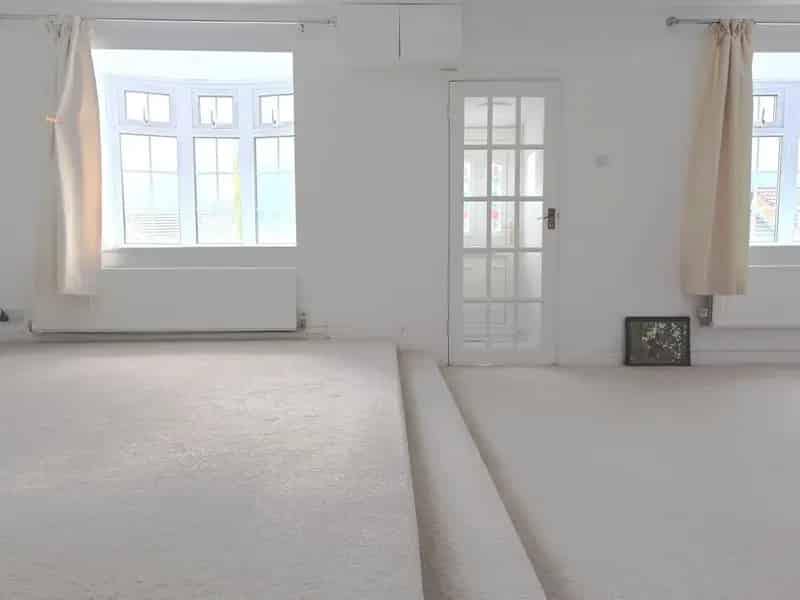 3 Bedroom End Terrace House Near Schools and Transport