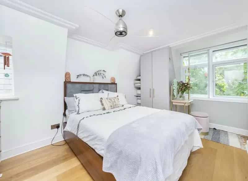 One Bedroom Flat near Finchley Road with Communal Gardens