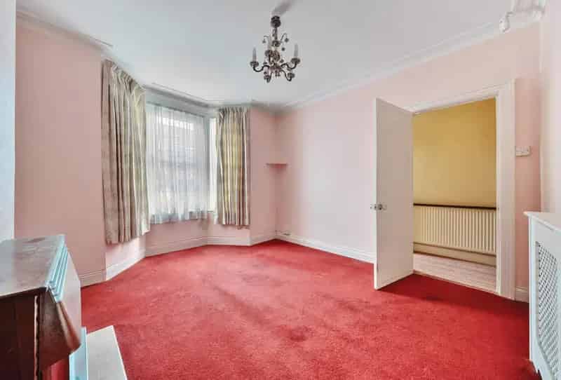 2 Bedroom Terraced House for Sale Near Gloucester Road