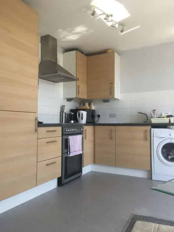 2 Bed Flat near Shops and Train Stations