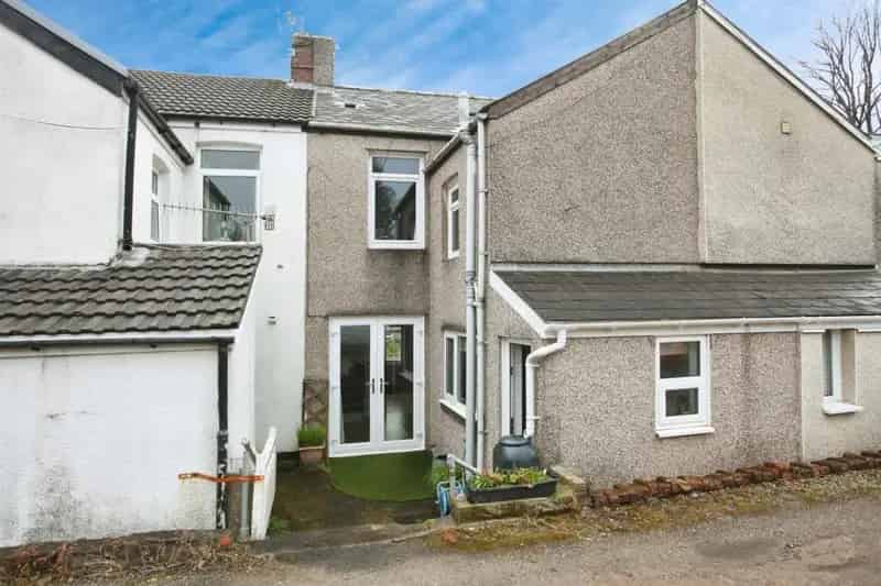 2 Bedroom Terraced House with Garden and Off-Road Parking