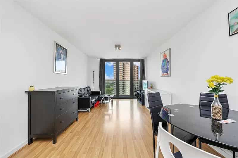 2 Bedroom Flat Stratford Stunning Views Modern Living