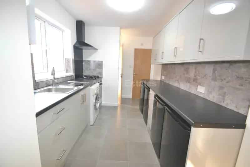 1 Bedroom Flat House to Rent Near Town Centre