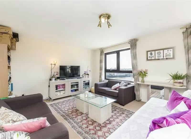Riverside 1-Bedroom Apartment with Thames Views