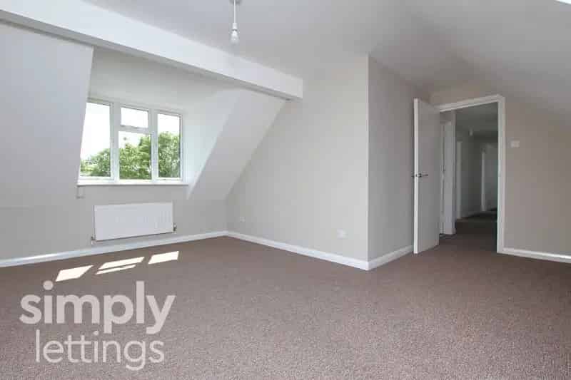 2 Bedroom Flat to Rent Spacious Flat with Office