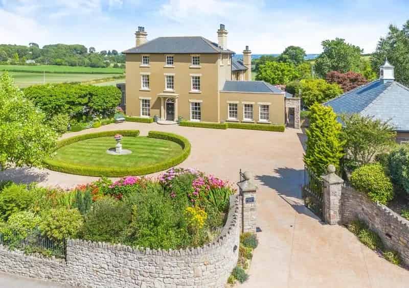 5 Bedroom Detached House for Sale in Woodcroft