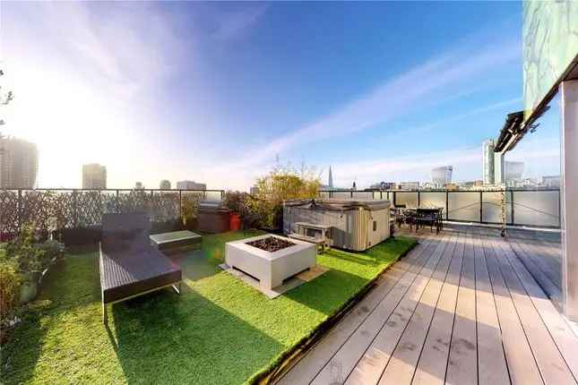 Flat for sale in Boyd Street, London E1