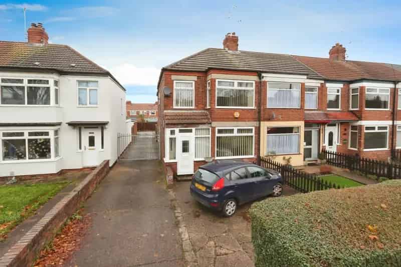 4 Bedroom End Terrace House for Sale