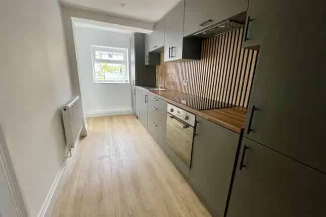 Charming 3-Bedroom Mid-Terrace House Easton BS5