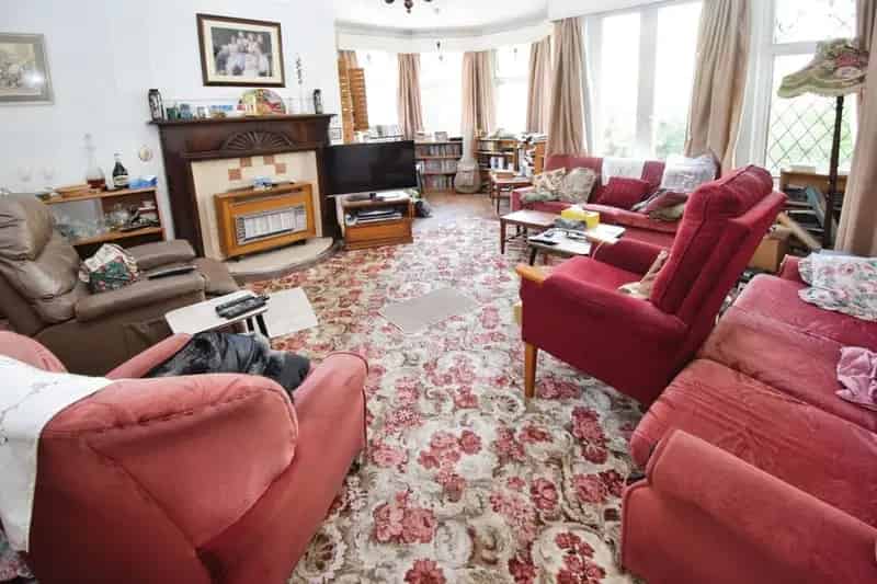 5 Bedroom Semi-Detached Family Home For Sale