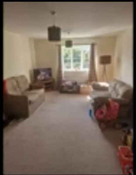 Flat For Rent in Horsham, England