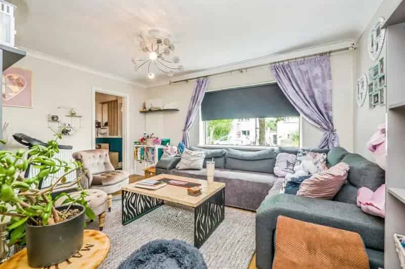 3 Bedroom Semi Detached House Rumney Cardiff