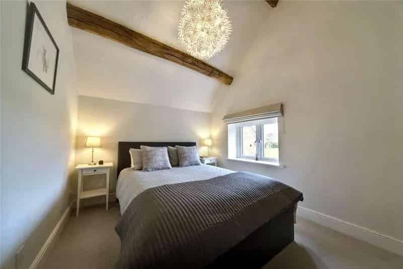 4 Bed Barn Conversion with Studio Office - Rural Tranquility