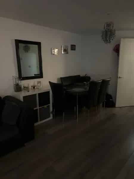 2 Bed Maisonette Near Victoria Station - Swap for 3 Bed Property