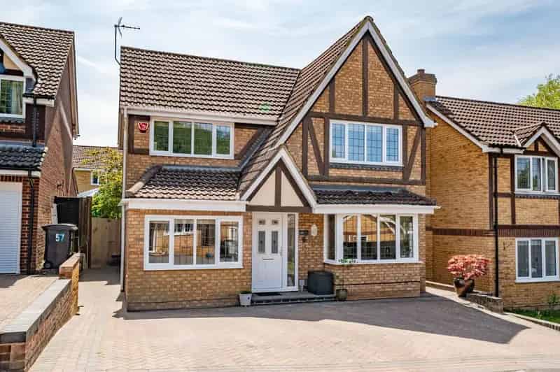 4 Bed Detached House for Sale in Hatch Warren