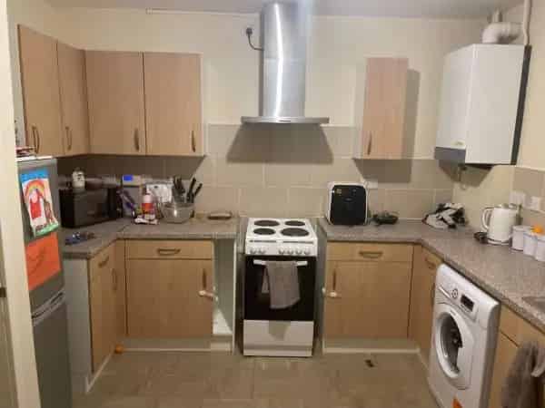 3 Bedroom 2 Bathroom House Large Living Room Kitchen Dining Area