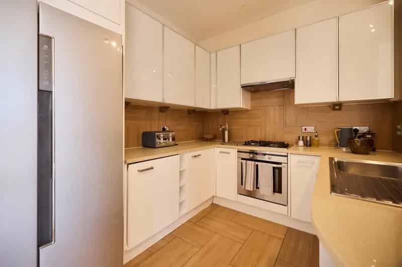 Luxury 3rd Floor Apartment with Skyline Views and Amenities