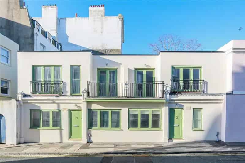 2 Bedroom Townhouse with Sea Views