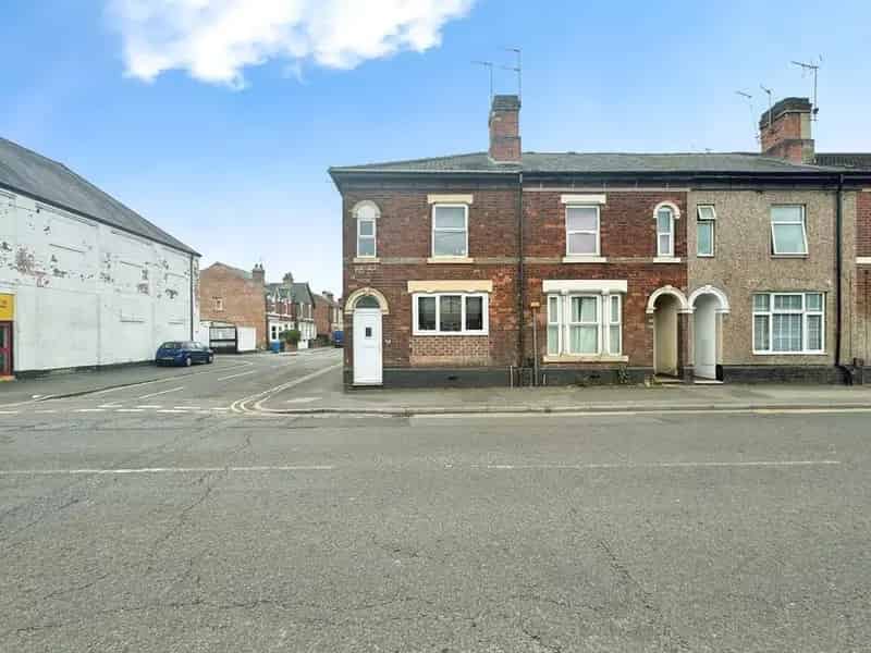 5 Bedroom End of Terrace House for Sale