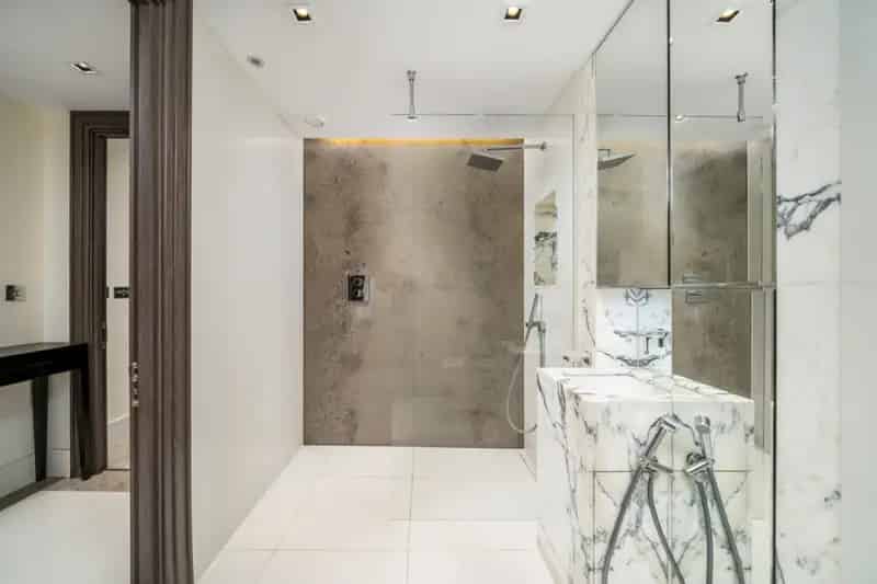 2 Bedroom Flat for Sale in Kensington
