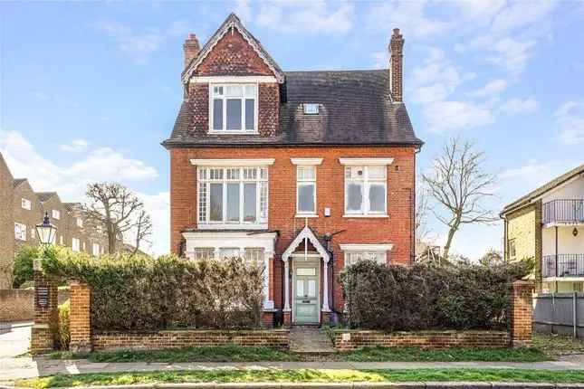 Detached House River Thames Astonishing Garden Planning Permission