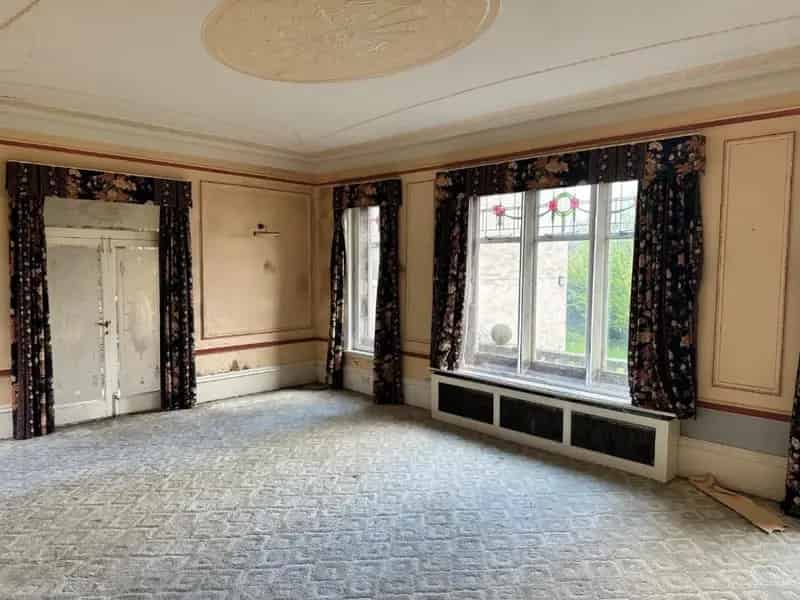 2 Bed House For Sale - Large Duplex Apartment Requiring Modernisation