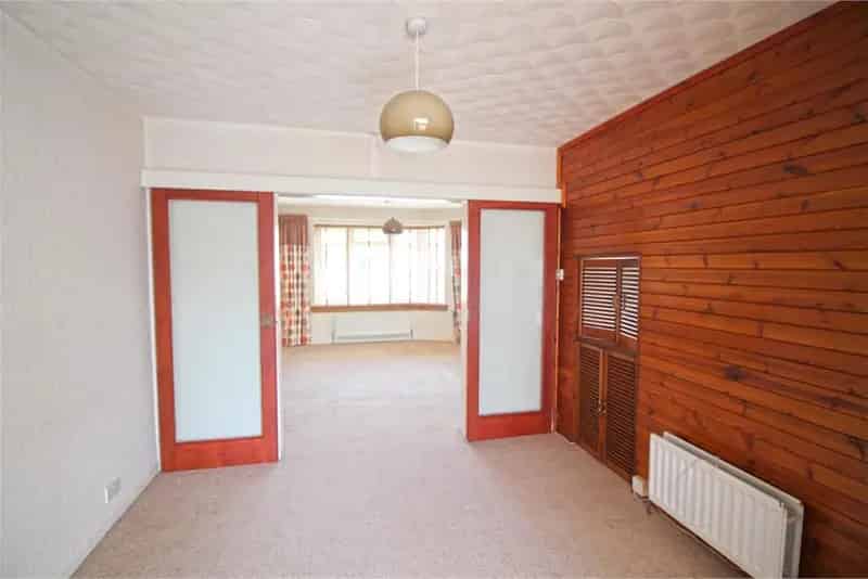 3 Bed House - Semi Detached with 2 Reception Rooms