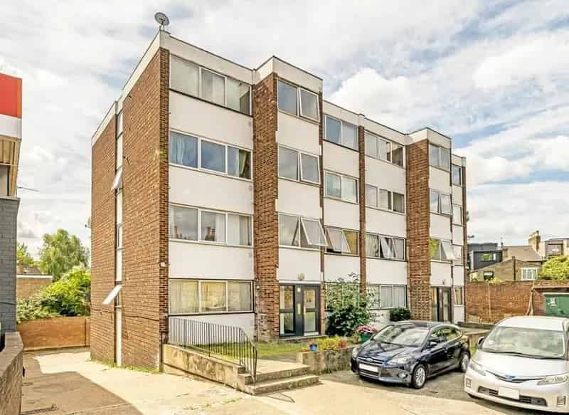 One Bedroom Flat near Brockley Station - Gated Development