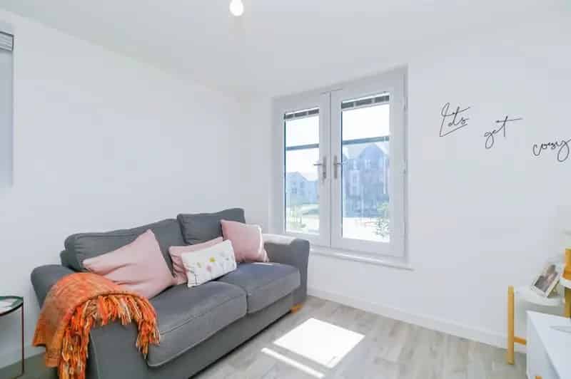 2 Bed Waterfront Flat Barry Island Allocated Parking