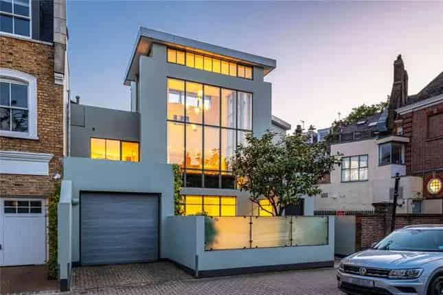 Semi Detached House for Sale in Bellevue Road Wandsworth Common SW17