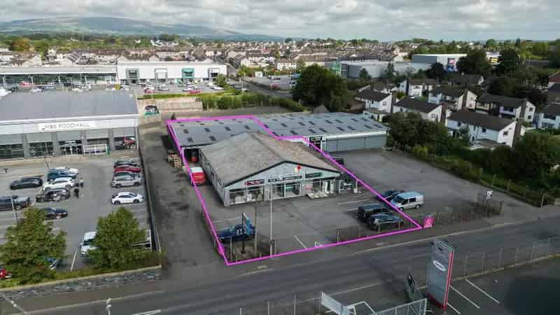 9600 Sq Ft Showroom Commercial Unit For Lease Near Cookstown