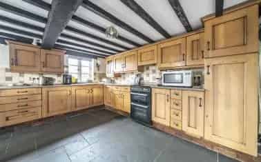 Spacious 3 Bed Cottage Near Exeter with Outbuildings