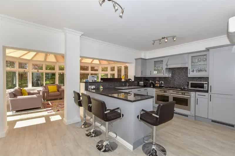5 Bedroom Detached House for Sale in Quiet Cul-de-sac