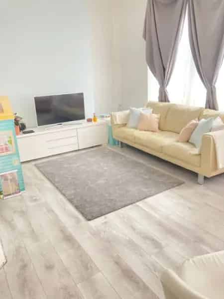 Spacious Victorian Maisonette near Amenities and School