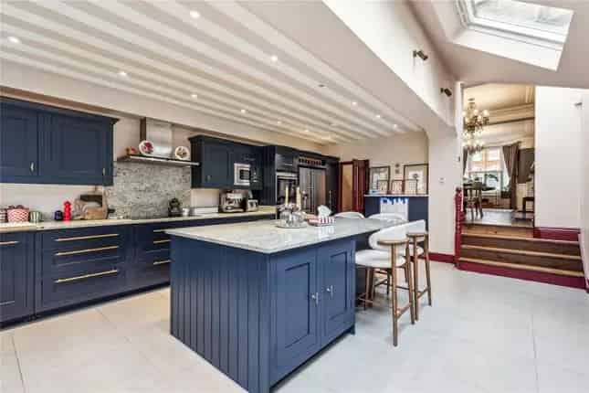 Terraced House for Sale in Salcott Road SW11