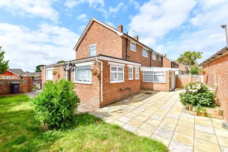 3 Bedroom Semi-Detached House for Sale Bedhampton