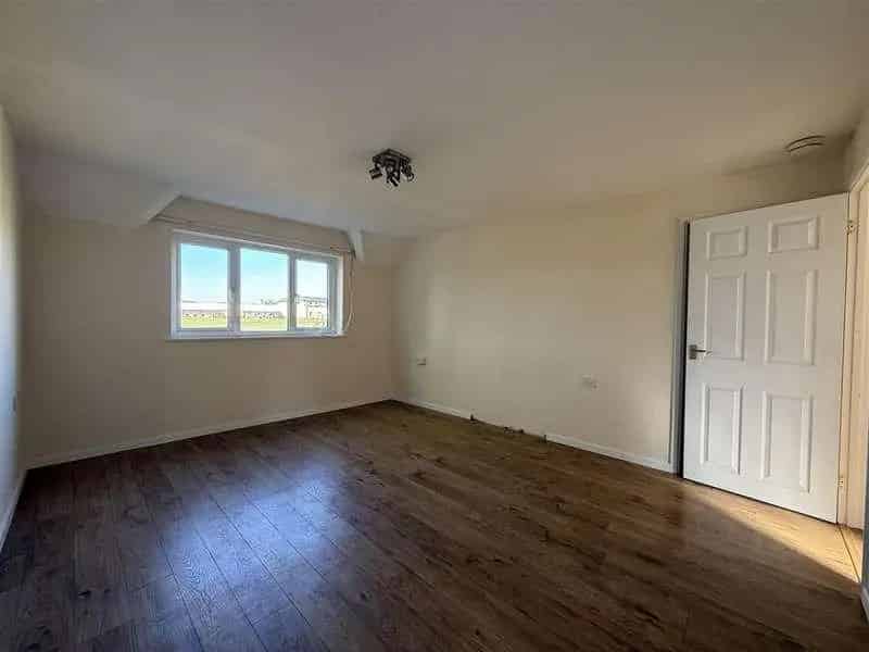 1 Bed Flat for Sale - Central Village Location with Parking
