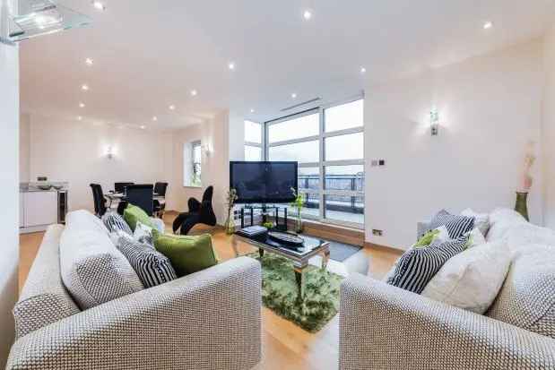 Flat to rent in Buckingham Palace Road, Belgravia SW1W