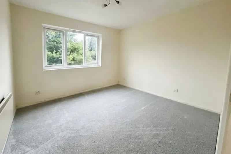 Two Bedroom Flat with Parking Zero Deposit Available