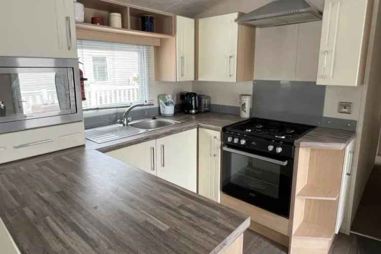 2 Bedroom Park Home for Sale in Ringwood