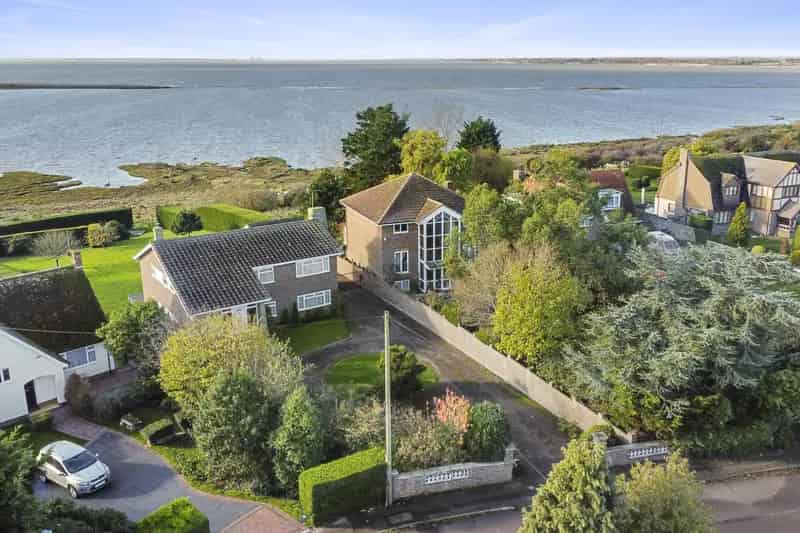 5 Bedroom Detached House with Private Mooring Stunning Views