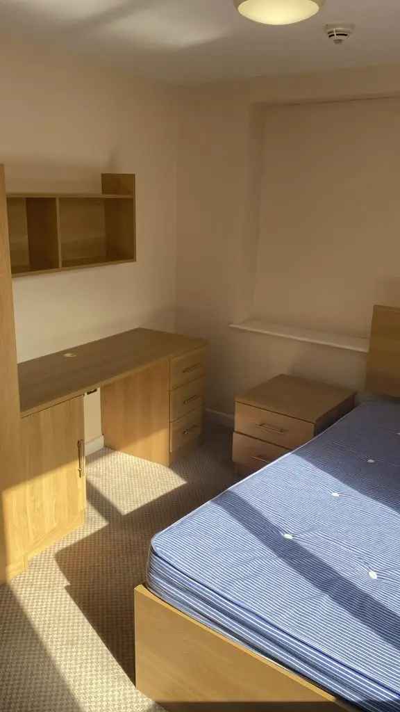 1 Bedroom Flat Share to Rent Near M5 Motorway