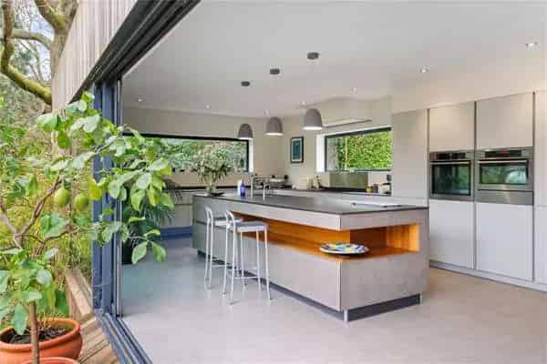 Stylish 4-Bedroom Home near Branksome Chine Beach