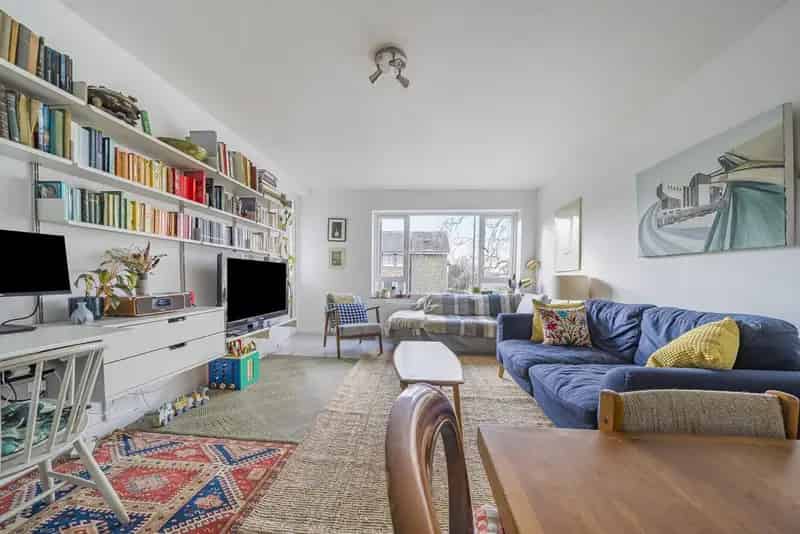 Spacious 2-Bedroom Flat Brockley Conservation Area Large Balcony Communal Garden