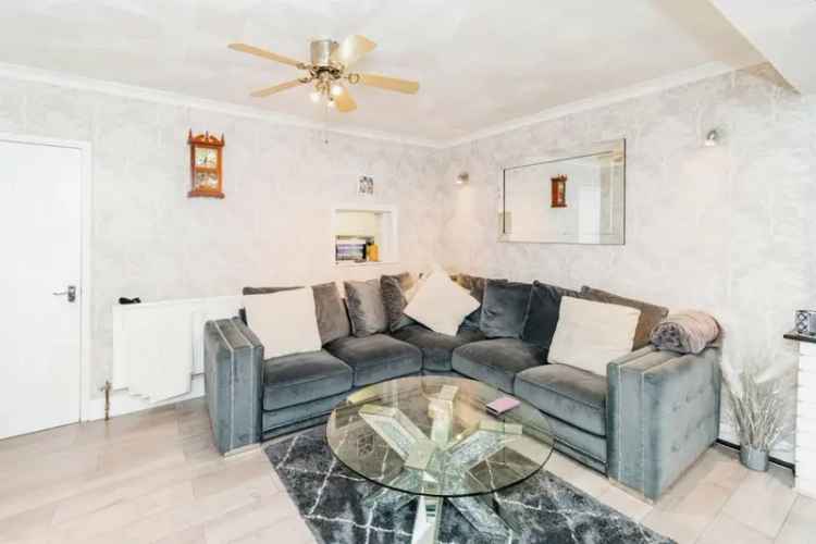 Three Bedroom Mid Terrace House Newtown
