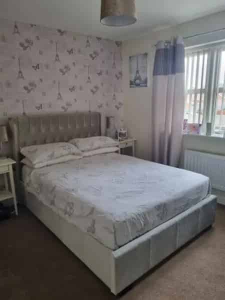5 Year Old House Near School and Shops