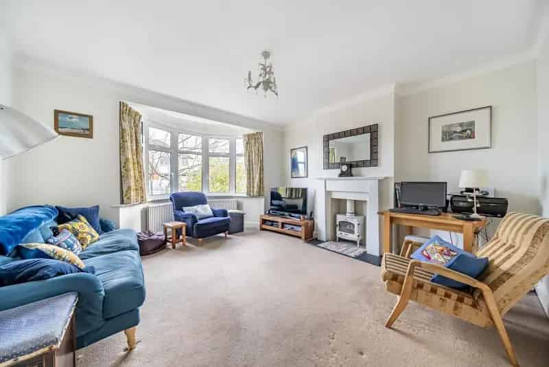 3 Bedroom Semi Detached House Extended Kitchen West Facing Garden