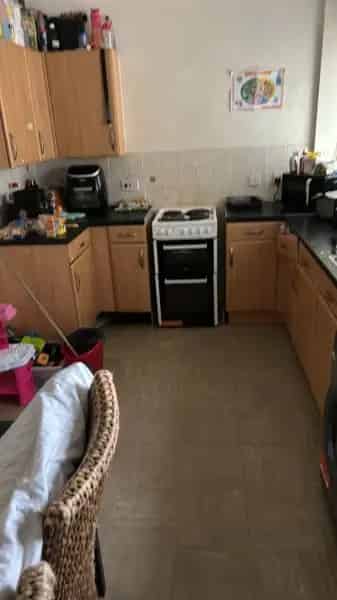2 Bedroom Shop Near School and Shopping Center