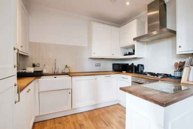 2-Bed Character Apartment near Charminster
